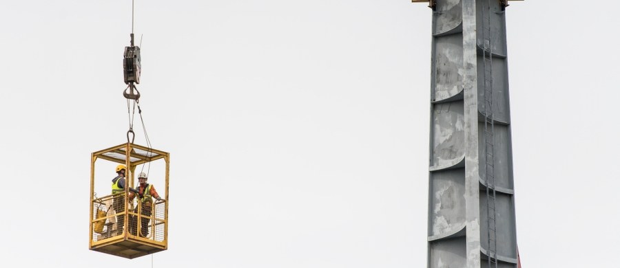 Rozpoczął się remont niemal stumetrowej iglicy, która jest częścią zabytkowego kompleksu wrocławskiej Hali Stulecia. Monumentalna, stalowa instalacja powstała w 1948 r. i jest jednym z symboli architektonicznych Wrocławia.