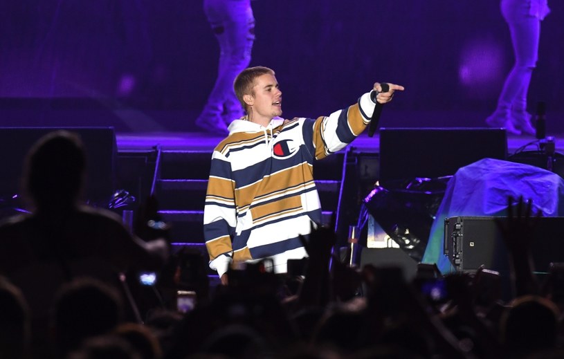 Justin Bieber podczas swojego występu na V Festiwal w sobotę 20 sierpnia, przyznał, że jest skacowany po nocnej imprezie z Rihanną.