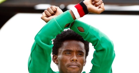 Etiopskie władze zapewniły, że srebrny medalista olimpijski w maratonie Feyisa Lilesa, który na mecie biegu w Rio de Janeiro wykonał antyrządowy gest, może bezpiecznie wrócić do kraju. Zawodnik obawia się, że może zostać zabity.