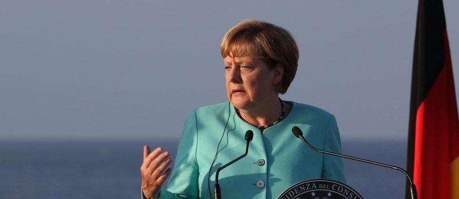 Niemieckiej kanclerz Angeli Merkel przypada w obecnym kryzysie w Europie rola przywódcza, wynikająca nie tylko z politycznego i ekonomicznego potencjału kraju, lecz także z faktu, że jest ona współodpowiedzialna za problemy w UE - pisze "Sueddeutsche Zeitung".