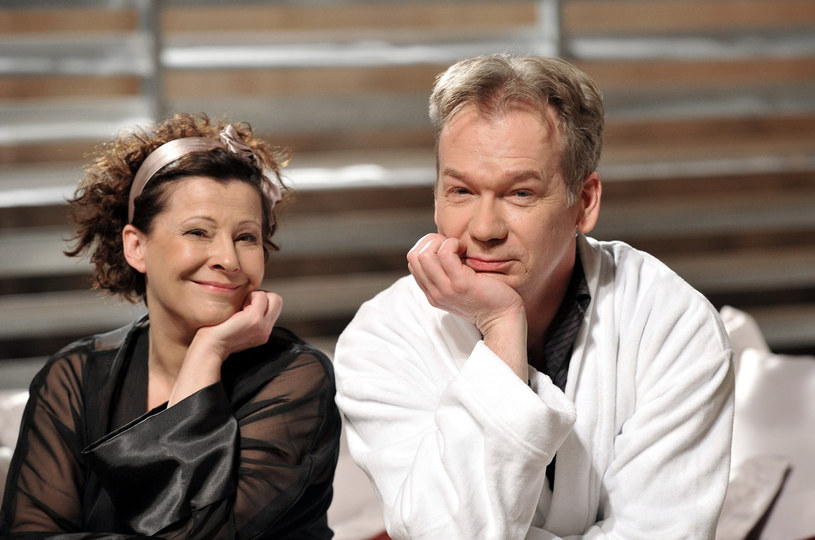 Reżyser Eimuntas Nekrosius, aktorzy Dorota Kolak i Mirosław Baka otrzymali nagrody miesięcznika "Teatr" za sezon 2015/16 - poinformowano w komunikacie przesłanym PAP we wtorek. Nagrodami specjalnymi uhonorowano Jana Englerta i Krystiana Lupę.