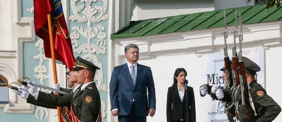 Prezydent Ukrainy Petro Poroszenko twierdzi, że flaga jego kraju ponownie zawiśnie nad zaanektowanym przez Rosję Krymem oraz zajętymi przez wspieranych przez Moskwę separatystów terytoriami w Donbasie.