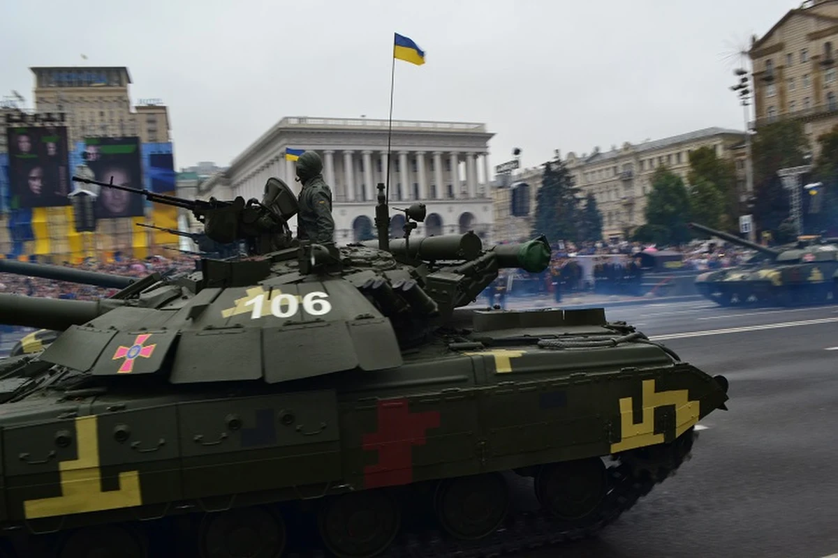 Prezydenci Polski i Ukrainy, Andrzej Duda i Petro Poroszenko zaapelowali do wspólnoty międzynarodowej o wzmożenie wysiłków, w tym polityki sankcji wobec Rosji, by doprowadzić do zaprzestania agresji wobec Ukrainy. Apel zawarto w deklaracji przyjętej w dniu obchodów 25. rocznicy niepodległości Ukrainy. Wcześniej prezydenci wzięli udział w obchodach na kijowskim Majdanie Niepodległości.