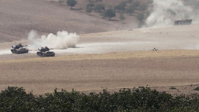 Inwazja turecka na tereny ISIS w Syrii. Rebelianci wspierani przez Ankarę zdobyli miasto Dżarabulus