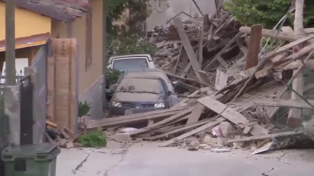 Co najmniej 247 osób zginęło, a 368 zostało rannych na skutek środowego trzęsienia ziemi o sile 6,2 w skali Richtera, które nawiedziło środkowe Włochy. Bilans ofiar najprawdopodobniej jeszcze wzrośnie.