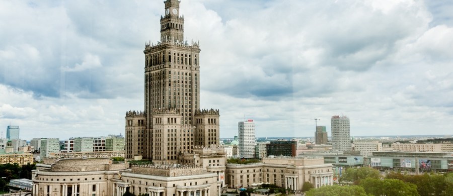 Prokuratura będzie dokonywać wpisów z ostrzeżeniami do ksiąg wieczystych działek, których zwrot budzi wątpliwości - dowiedzieli nieoficjalnie reporterzy śledczy RMF FM. Chodzi o ostrzeżenie, że zapisy takich ksiąg są niezgodne ze stanem prawnym. Takie polecenie wydał śledczym prokurator generalny Zbigniew Ziobro. 