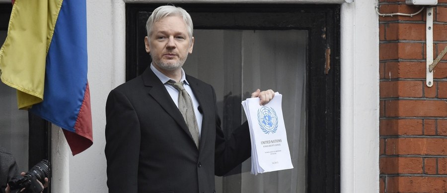 Julian Assange - założyciel demaskatorskiego portalu Wikileaks - oświadczył, że przed listopadowymi wyborami prezydenckimi w USA portal opublikuje "nowe ważne dokumenty" dotyczące kandydatki Demokratów - Hillary Clinton - podaje AFP. ​W wyemitowanym w środę wieczorem wywiadzie dla telewizji Fox News Assange powiedział, że portal Wikilekas analizuje obecnie tysiące stron dokumentów.