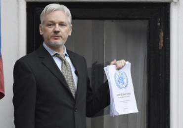 Assange: Przed wyborami w USA Wikileaks ujawni dokumenty w sprawie Clinton