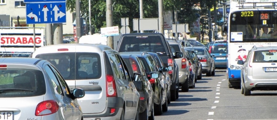 Policja rozpoczęła w piątek w całym kraju akcję "Bezpieczny weekend". Przestrzega kierowców wracających z urlopów przed brawurową jazdą. Od początku wakacji doszło do ponad 5,7 tys. wypadków. Zginęło 459 podróżujących, a rannych zostało ponad 7 tys. osób.