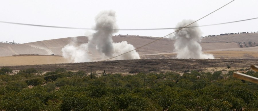 Tureckie lotnictwo zbombardowało pozycje kurdyjskich rebeliantów, sojuszników Syryjskich Sił Demokratycznych (SDF), oraz domy cywilów w syryjskiej miejscowości al-Amarna koło położonego na zachodnim brzegu Eufratu Dżarabulusu - podaje Reuters.