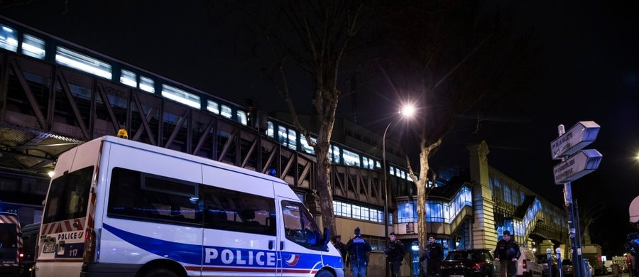 Do Paryża codziennie przybywa 20 - 80 uchodźców - powiedział PAP szef gabinetu prefekta regionu paryskiego Patrick Vieillescazes. Jak dodał, wśród osób, które od roku żyją na ulicach stolicy Francji, są głównie dorośli mężczyźni bez rodzin 