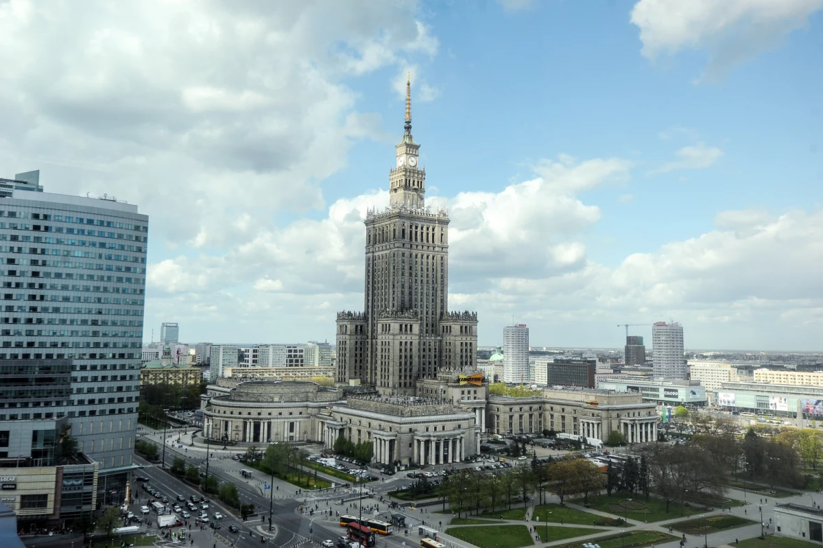 W czwartek, na wniosek prezydent stolicy Hanny Gronkiewicz-Waltz, odbędzie się nadzwyczajna sesja Rady Warszawy ws. reprywatyzacji. Porządek obrad wypełnia informacja prezydent stolicy m.in. nt. zwrotu nieruchomości dokonywanych w latach 1990-2016.