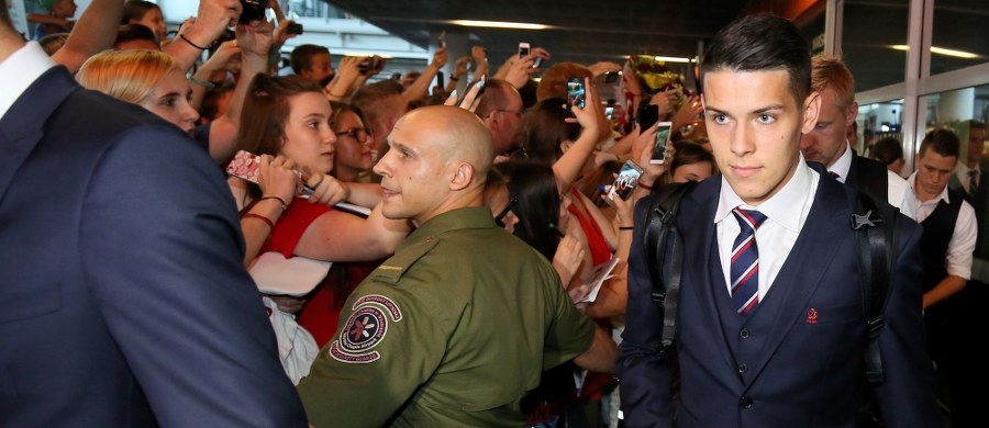 Reprezentacyjny napastnik Ruchu Chorzów Mariusz Stępiński przenosi się do francuskiego FC Nantes. W poniedziałek piłkarz podpisał czteroletni kontrakt.