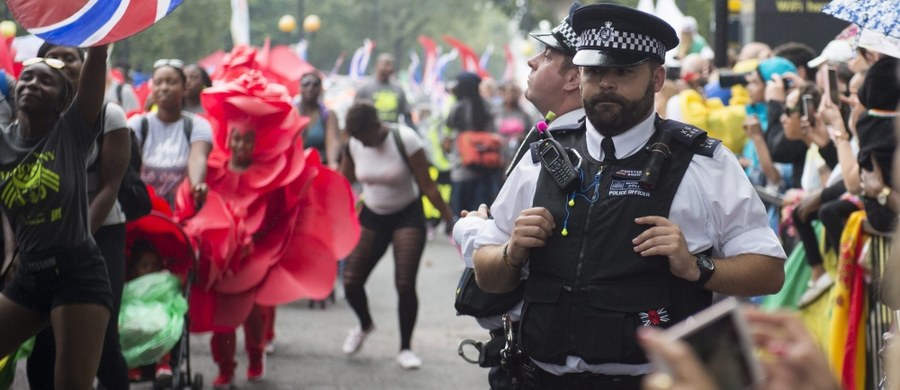 400 aresztowań – to bilans dwudniowego karnawału w Notting Hill, największej europejskiej imprezy ulicznej. Organizowana jest co roku w Londynie. W ten sposób od ponad 50 lat Brytyjczycy celebrują kulturę z rejonu Morza Karaibskiego, skąd w latach 60. ubiegłego stulecia, zaczęli napływać na Wyspy imigranci. 