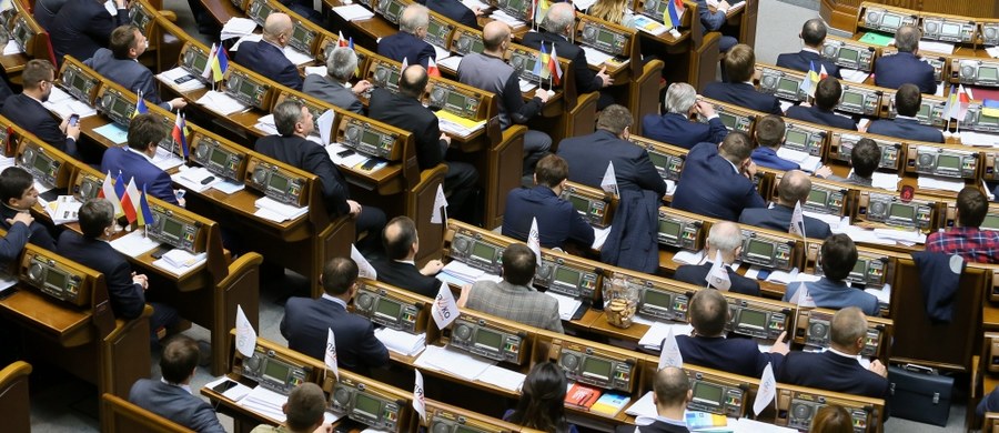 Grupa ukraińskich intelektualistów i polityków, w tym były prezydent Leonid Krawczuk, zwróciła się do parlamentu w Kijowie z apelem o ustanowienie dni pamięci – jak to określono - ofiar polskich zbrodni przeciwko Ukraińcom. Ma to być odpowiedź na lipcową uchwałę Sejmu w sprawie Wołynia.