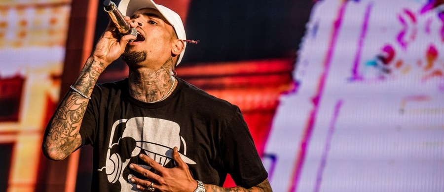 Gwiazdor muzyki R&B, hip hopu oraz muzyki soulowej Chris Brown został aresztowany wczoraj późnym wieczorem przez policję w Los Angeles w swej posiadłości w związku z zarzutem o napaść z bronią w ręku. Informację przekazała lokalna policja.