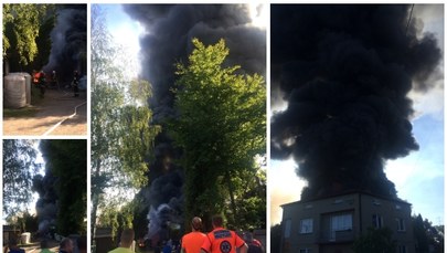 Śląskie: Spłonął zakład produkujący doniczki. Kłęby dymu nad całą okolicą