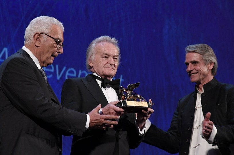 Reżyser Jerzy Skolimowski otrzymał w środę na festiwalu filmowym w Wenecji nagrodę Złotego Lwa za całokształt twórczości. Wręczono mu ją w czasie gali inaugurującej 73. edycję tej prestiżowej imprezy.