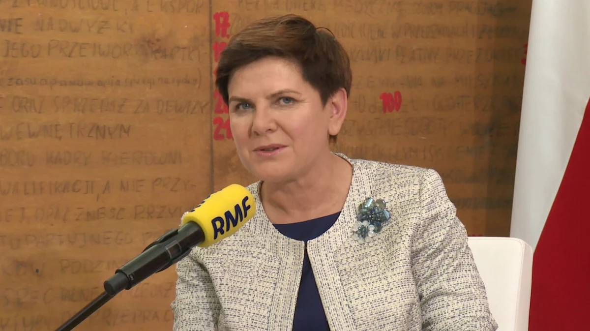 "Prezydent Warszawy powinna wiedzieć, jak się zachować. Jako polityk ponosi pełną odpowiedzialność za to, co działo się w Warszawie przez 10 lat" - powiedziała w Porannej rozmowie w RMF FM premier Beata Szydło, komentując kwestię tzw. "dzikiej reprywatyzacji" w stolicy.

