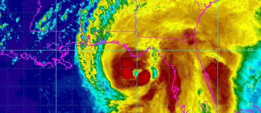 Huragan Hermine o prędkości wiatru dochodzącej do 130 km/h zbliża się znad Zatoki Meksykańskiej do zachodnich wybrzeży Florydy. Władze ogłosiły stan pogotowia w 51 z 67 hrabstw tego stanu.