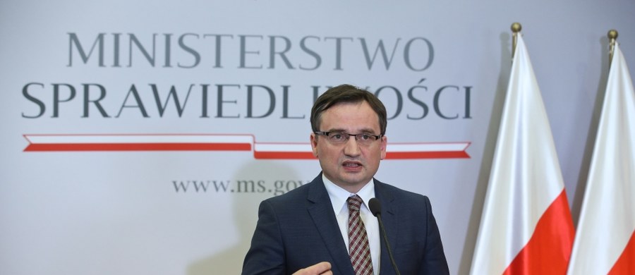 Ministerstwo Sprawiedliwości chce przyspieszenia najważniejszych i najbardziej skomplikowanych śledztw oraz postępowań sądowych. Jak dowiedział się reporter RMF FM, w tym celu powstaje rozporządzenie, które faktycznie umożliwi zatrudnianie przez nasz wymiar sprawiedliwości zagranicznych biegłych.