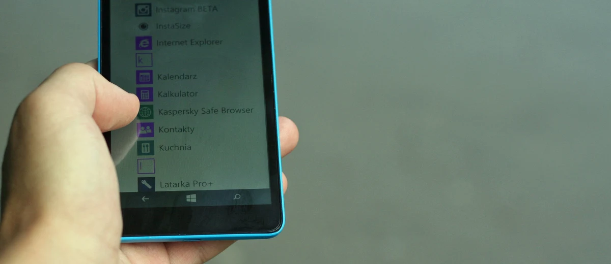 Czy zdecydowałbyś się oddać swojego smartfona w ręce naukowców, by z jego pomocą, w czasie kiedy śpisz poszukiwali "nie wiadomo czego"? Nie? A jesli obiecają, że będziesz współautorem każdej publikacji, która w oparciu o te badania powstanie? I, że któraś z tych publikacji może przynieść kiedyś odkrycie zasługujące na nagrodę Nobla? No właśnie. Naukowcy zaangażowani w projekt CREDO liczą na to, że chętnych do tego, by użyczyć swoich smartfonów do badań promieniowania kosmicznego będą tysiące, może setki tysięcy. I obiecują niezwykłą naukową przygodę.