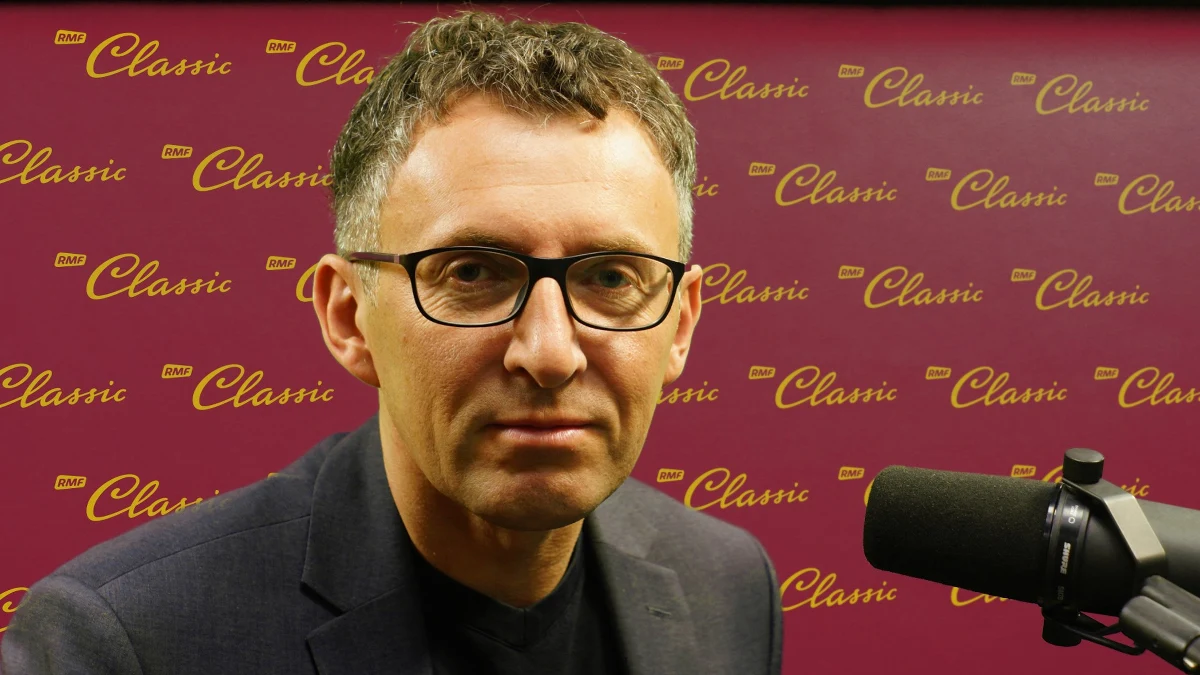 „Niepowołanie 10 sędziów przez prezydenta Andrzeja Dudę do Trybunału Konstytucyjnego sprawiło, że teraz każdy sędzia zastanawia się, czy jego życiorys i dotychczasowe orzekanie nie będzie świadczyć przeciwko niemu” – powiedział w „Daniu do myślenia” w RMF Classic konstytucjonalista prof. Marek Chmaj. Gość Tomasza Skorego wskazywał na główne tematy poruszane w sobotę przez Krajowy Kongres Sędziów Polskich. Zapewniał, że „sędziowie wypowiadali się nie tyle politycznie, co w obronie zasad państwa prawa i niezależności”. 