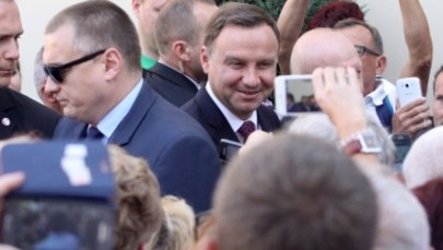 Prezydenci Andrzej Duda i Petro Poroszenko chcą zrównać ofiary z katami 