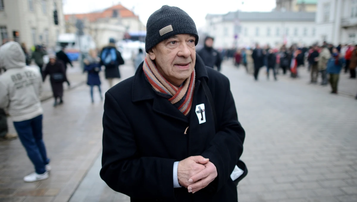 Gościem Roberta Mazurka w Porannej rozmowie w RMF będzie Antoni Krauze. Reżysera filmu "Smoleńsk" zapytamy o odbiór filmu po poniedziałkowej premierze w Teatrze Wielkim, o drogę i starania poprzedzające powstanie filmu i o polityczne kontrowersje związane jego treścią. Zapraszamy o 8:02.  