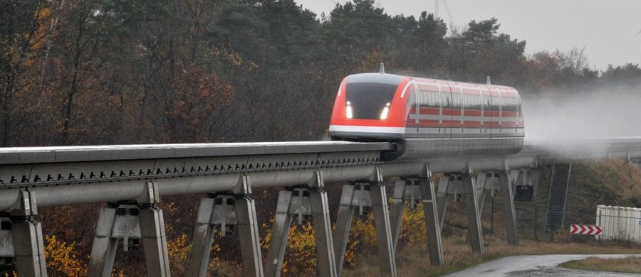 Rząd Niemiec wystawi 25 października na licytację eksperymentalny pociąg magnetyczny Transrapid. Skład kursował do 2011 roku po testowym torze koło Meppen w Dolnej Saksonii.