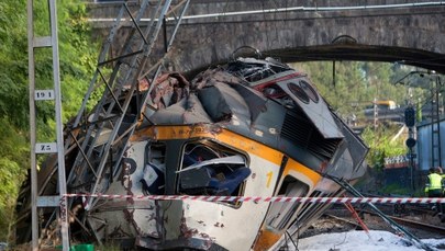 Hiszpania: Wykoleił się pociąg. Co najmniej czterech zabitych. Nie żyje też maszynista