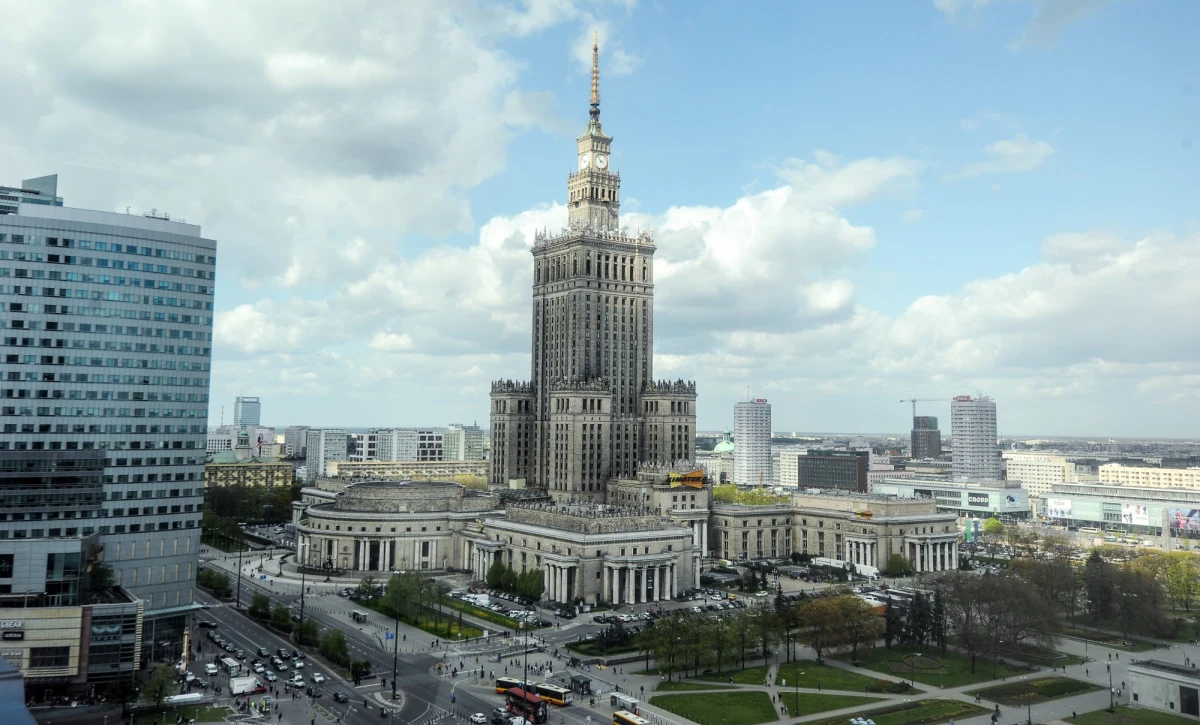 Właściciele kontrowersyjnej, wartej 160 milionów złotych działki przy Chmielnej 70 w Warszawie chcą ponownego przeprowadzenia procedury reprywatyzacyjnej. Zapewniają, że są gotowi zwrócić posiadaną nieruchomość. 