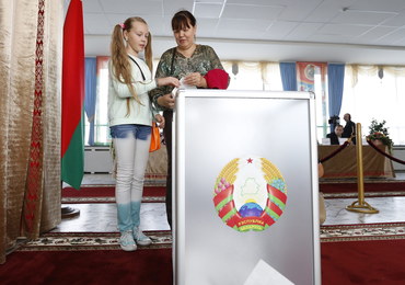 Białoruś: Bufety i programy artystyczne uatrakcyjniają wybory parlamentarne