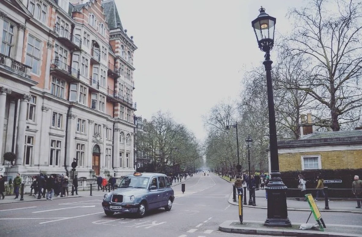 Minister Spraw Wewnętrznych Amber Rudd w wywiadzie dla BBC oświadczyła, że przywrócenie pozwoleń na pracę dla obywateli Unii Europejskiej to "cenny pomysł". Dałoby to możliwość "kontroli napływu imigrantów i selekcji pracowników najbardziej przydatnych dla gospodarki". 