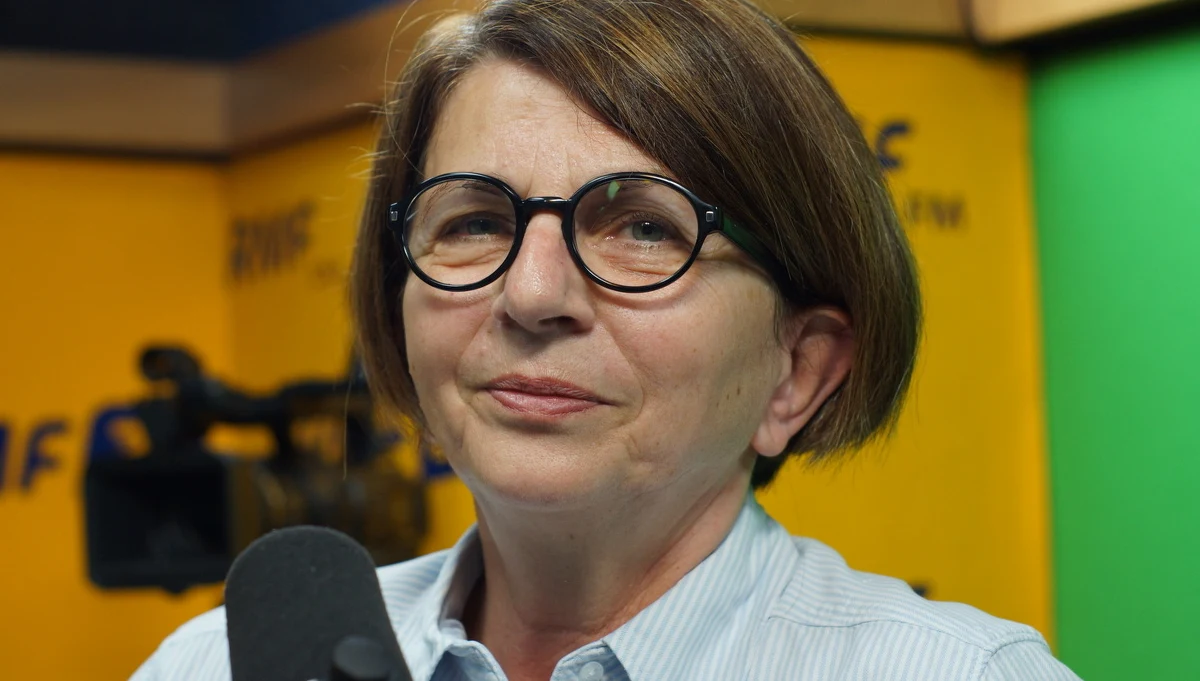 Julia Pitera w Porannej rozmowie w RMF FM przyznała, że do dziś nie wykonała wyroków sądu sprzed pięciu i czterech lat. Na pytanie Roberta Mazurka o to, czy przeprosiła Mariusza Kamińskiego i wpłaciła 15 tys. na fundację "Pamiętamy", europosłanka PO odpowiedziała wprost: „Chyba nie. I liczę na to, że będę ułaskawiona”. Na kolejne pytanie o to, czy przeprosiła PiS za to, że nazwała warszawskiego radnego pedofila członkiem Prawa i Sprawiedliwości, Pitera powiedziała: "Nie". I dodała: „Jak patrzę na to, co wyrabia PiS w tej chwili z sądami, to właściwie myślę sobie, że ja nie wykonałam wyroków sądów, ale to jest nic przy tym, co robi PiS”.