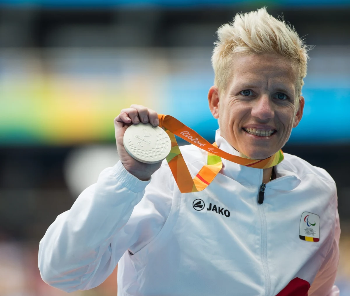 Belgijka Marieke Vervoort, srebrna medalistka igrzysk paraolimpijskich w Rio de Janeiro w wyścigu na wózkach na 400 metrów, podtrzymała swoją decyzję, by poddać się eutanazji. "To prawda, że były to moje ostatnie zawody i że papiery dotyczące eutanazji są gotowe od 2008 roku, ale nie chcę już teraz umierać. Korzystam z każdej chwili" - oświadczyła na konferencji prasowej. Vervoort cierpi na chorobę zwyrodnieniową.