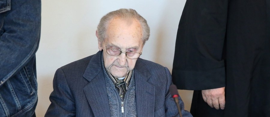 Proces byłego esesmana, sanitariusza w niemieckim obozie zagłady Auschwitz-Birkenau, rozpoczął się w poniedziałek w Neubrandenburgu na północnym wschodzie Niemiec. 95-letni Hubert Zafke przybył na salę rozpraw na wózku inwalidzkim. ​Poprzednio rozpoczęcie procesu trzykrotnie odraczano z powodu złego stanu zdrowia byłego esesmana.