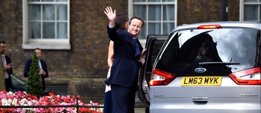 Były premier Wielkiej Brytanii David Cameron poinformował, że zrzeka się mandatu posła. Oznacza to konieczność przyspieszonych wyborów w jego okręgu poselskim Witney w hrabstwie Oxfordshire, który Cameron reprezentował w Izbie Gmin od 2001 roku.