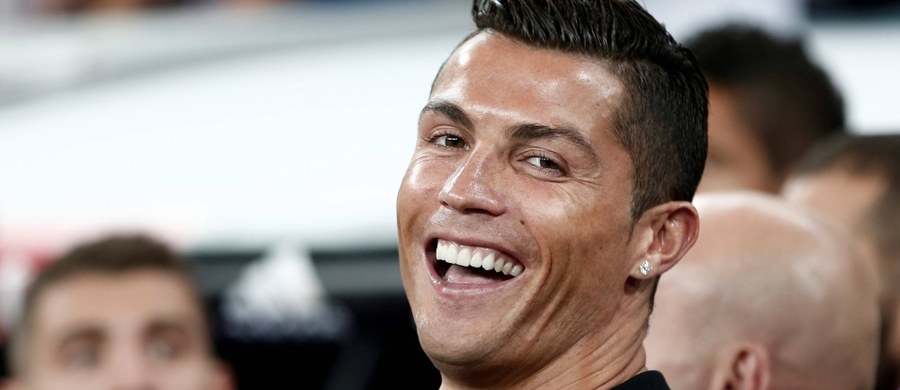 Cristiano Ronaldo piłkarz Realu Madryt przyznał, że nie potrafi nic powiedzieć o Legii Warszawa, z którą zmierzy się w fazie grupowej Ligi Mistrzów. "Prawdę mówiąc, nie wiem zbyt wiele o tym zespole, to będzie zupełnie nowe doświadczenie" - powiedział. Broniący trofeum "Królewscy" zmierzą się z mistrzem Polski 18 października w Madrycie i 2 listopada w Warszawie.
