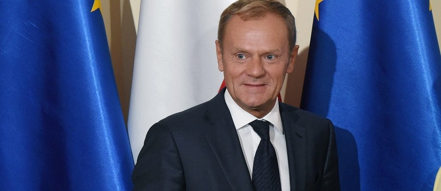 W moim interesie jest wyjaśnić każdy szczegół - tak były premier Donald Tusk odpowiedział na pytanie, czy stawi się przed komisją śledczą ds. Amber Gold, jeśli zostanie wezwany. "Dokładnie pamiętam, i inicjatorzy tej komisji też pamiętają, że od strony prawnej, odpowiedzialności karnej, wszystko zostało dość dokładnie wyjaśnione, pozostały krzywdy, pozostał żal tych, którzy stracili pieniądze" - mówił Tusk. Ocenił też, że intencją inicjatorów powstania komisji jest raczej chęć walki politycznej niż wyjaśnienia sprawy.