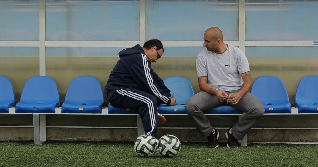 Premierę dokumentalnego filmu o czeskim klubie piłkarskim z romskimi zawodnikami musiano we wtorek odwołać w Pradze, ponieważ kibice grozili zakłóceniem imprezy. Film "FC Roma" miał być pokazany na stadionie praskiego klubu Bohemians 1905.