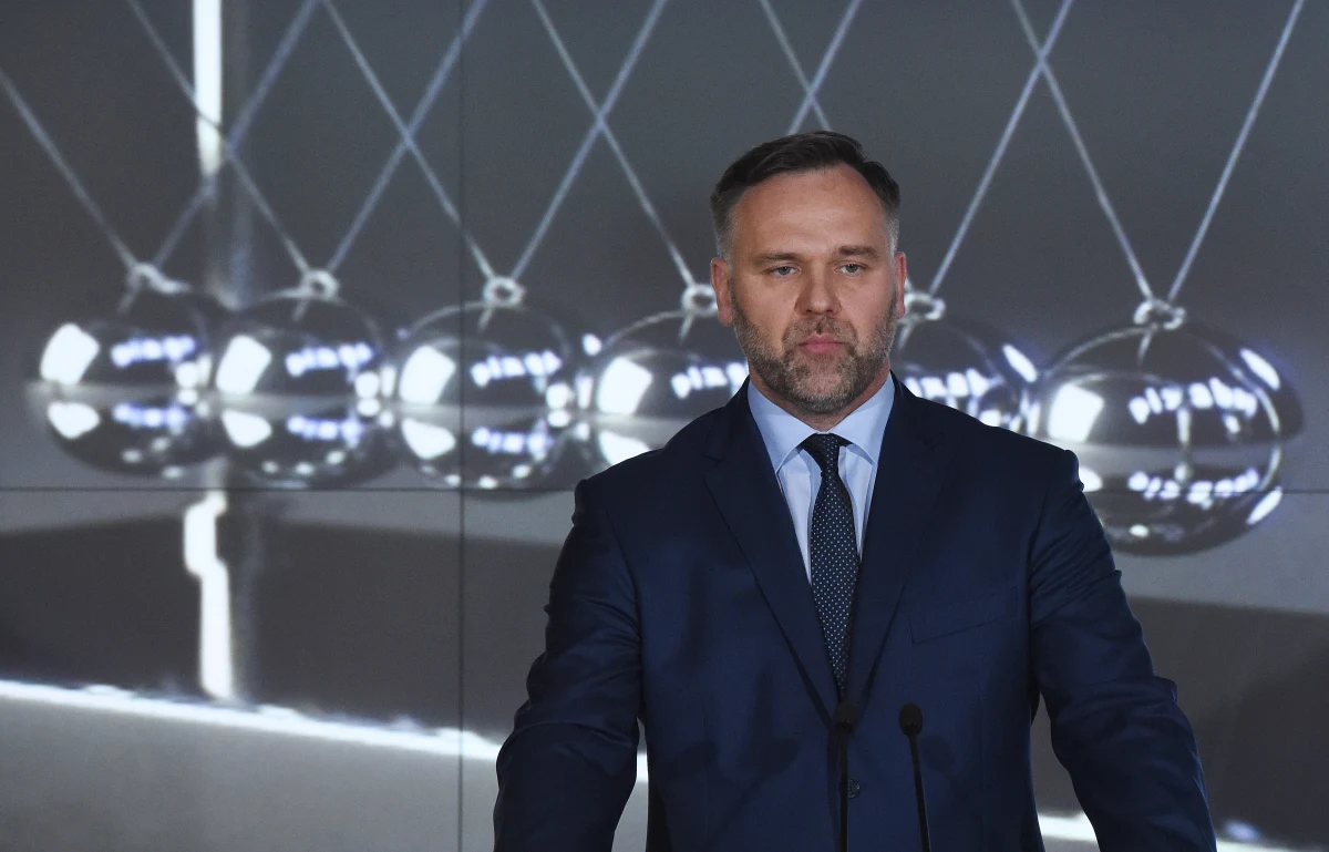 Dymisja ministra skarbu Dawida Jackiewicza jest przesądzona – dowiedziała się nieoficjalnie "Gazeta Wyborcza". Powód? Brak nadzoru nad nominacjami w spółkach skarbu państwa i zbyt duża w nich obecność znajomych ministra.