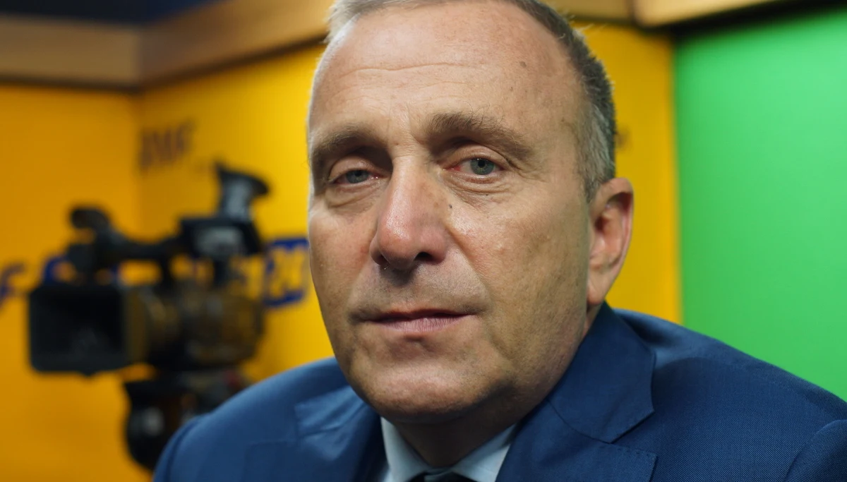 Myślę, że w przyszłym tygodniu będzie sprawa zamknięta i zakończona - tak gość Popołudniowej rozmowy w RMF FM Grzegorz Schetyna skomentował słowa Julii Pitery, która w poniedziałek przyznała na antenie RMF FM, że nie wykonała zasądzonych wyroków sądowych. "Przekazałem sygnał absolutny, że oczekuję, żeby ta sprawa została załatwiona. Jeżeli ktoś ma dawać dobry przykład, to właśnie parlamentarzyści" - mówił szef Platformy Obywatelskiej.