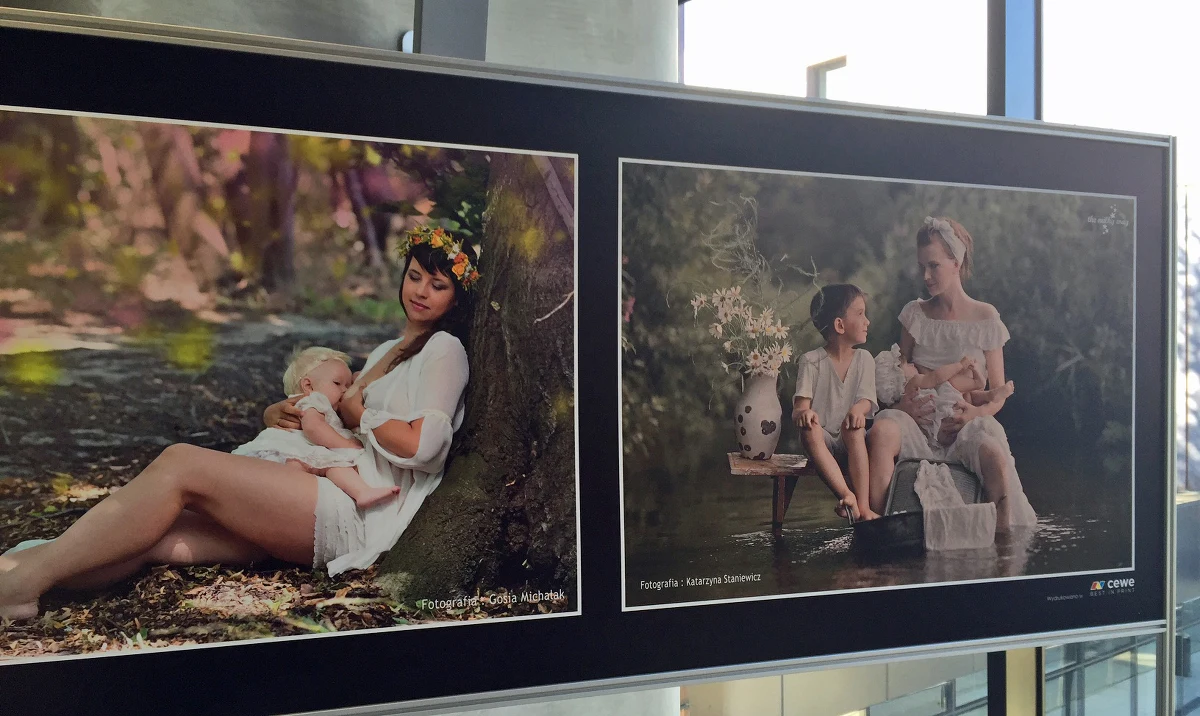 W Sopocie otwarto dziś wystawę zdjęć pań karmiących piersią w miejscach publicznych. Ze swoimi dziećmi pozowały do nich mamy, które nie są zawodowymi modelkami. Celem akcji jest pokazanie, że karmienie piersią jest piękne oraz przełamywanie niechęci wobec mam karmiących.