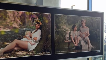 Wyjątkowa wystawa w Sopocie. Na zdjęciach kobiety karmiące piersią w miejscach publicznych