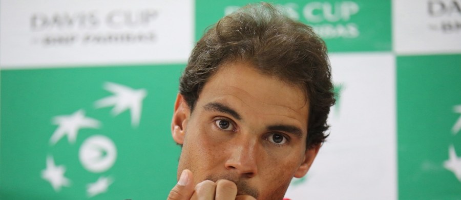 Hiszpański tenisista Rafael Nadal nie zagrał w piątkowym spotkaniu barażowym z Indiami o miejsce w Grupie Światowej przyszłorocznej edycji Pucharu Davisa. Jako przyczynę wycofania słynnego zawodnika z Majorki podano kłopoty żołądkowe.