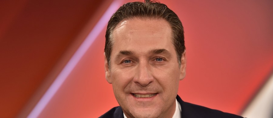 Przywódca opozycyjnej prawicowo-populistycznej Austriackiej Partii Wolności (FPOe) Heinz Christian Strache opowiedział się za wejściem Austrii do Grupy Wyszehradzkiej. Jak podała agencja APA, miałoby to jego zdaniem sprzyjać zreformowaniu wspólnoty. 
