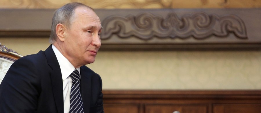 Prezydent Rosji Władimir Putin powiedział, że podczas kampanii przed wyborami do niższej izby parlamentu podejmowane są próby manipulowania opinią publiczną i podejmowania tematów "drażliwych, ale dalekich od interesów milionów obywateli". 