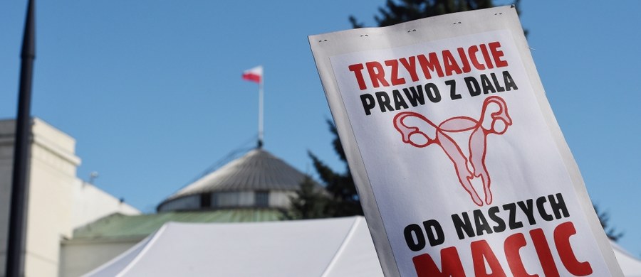 "Stop aborcji" kontra "Ratujmy kobiety" - takie starcie czeka nas w tym tygodniu w krajowej polityce. Sejm zajmie się projektami ustaw dotyczącymi przerywania ciąży. 