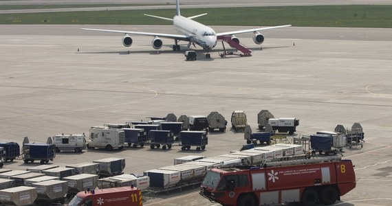 Z niemal dziewięciogodzinnym opóźnieniem odlecieli pasażerowie samolotu Aerofłotu do Mokswy przez niegroźny wypadek na warszawskim lotnisku imienia Fryderyka Chopina. Rosyjski Airbus A320 otarł się o niewielki turbośmigłowy samolot polskiej linii Sprint Air.